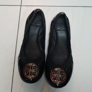 Tory Burch black patent flats size 8.5 elasticized